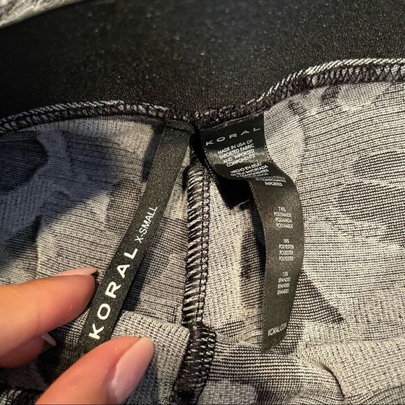 Koral Knockout Crop Legging Blk Camo Knit Jacquard - Picture 6 of 7